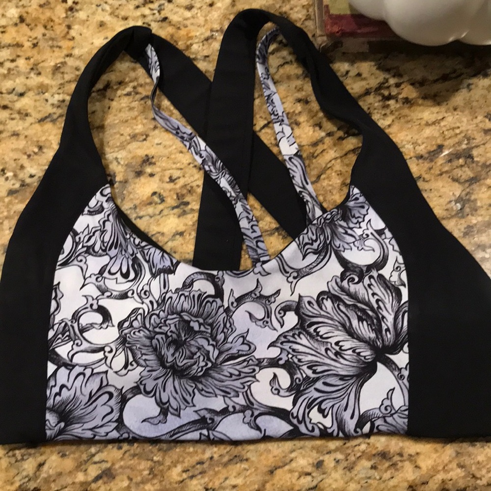 Lululemon sports bra